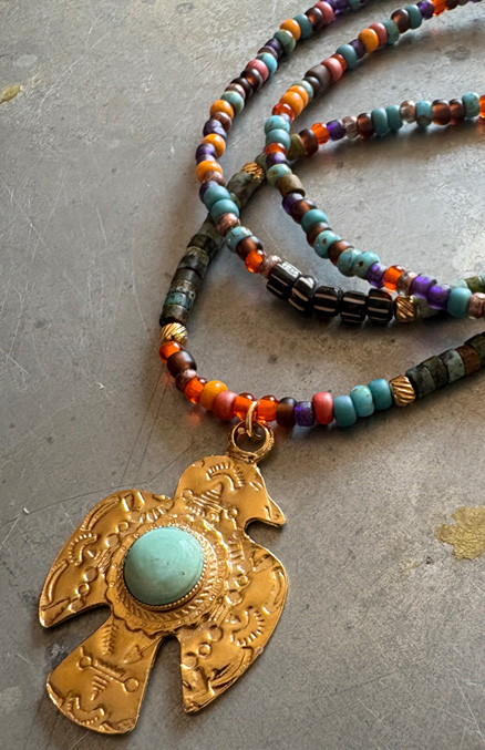 Pierres bijoux totem pays basque couverture gauche