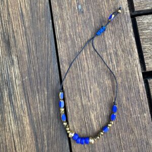 Bracelet lien perles de verre bleues
