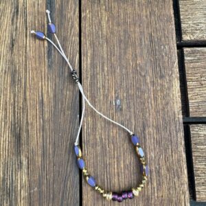 Bracelet lien perles de verre mauves