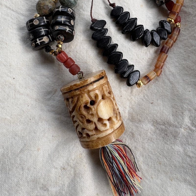 Sautoir jade sculpté – Image 3