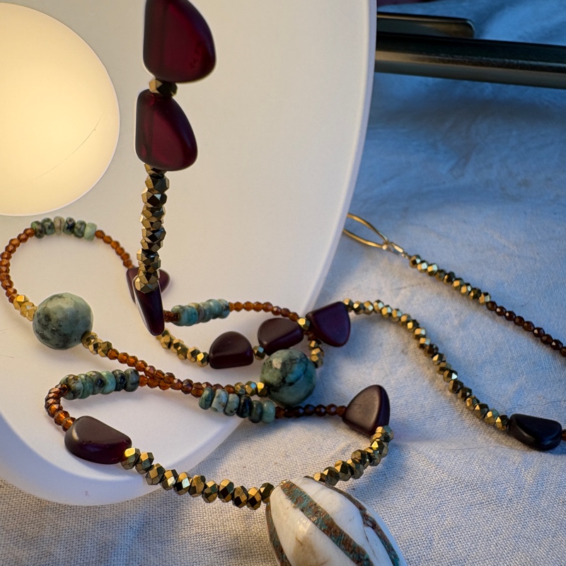 Sautoir Frieda - Pièce ancienne en coquillage & turquoise – Image 3