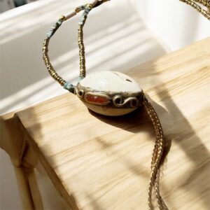 Sautoir – Pièce ancienne en coquillage & turquoise