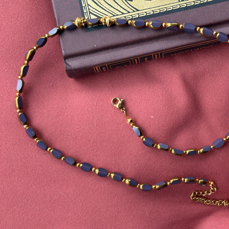 Collier Le Basic - 7 couleurs de perles Le collier Le Basic va avec tous les bijoux de L'Apprentie mais aussi les autres !