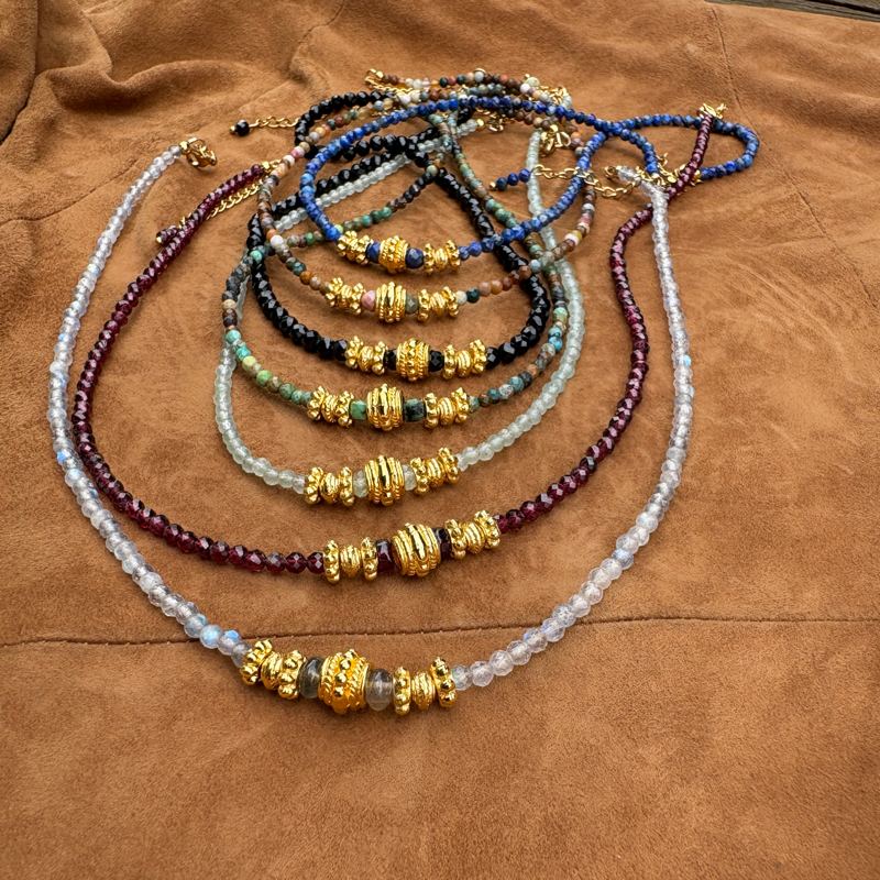 Collier le Compagnon - 7 pierres pour 7 énergies Collier le Compagnon - 7 pierres pour 7 énergies