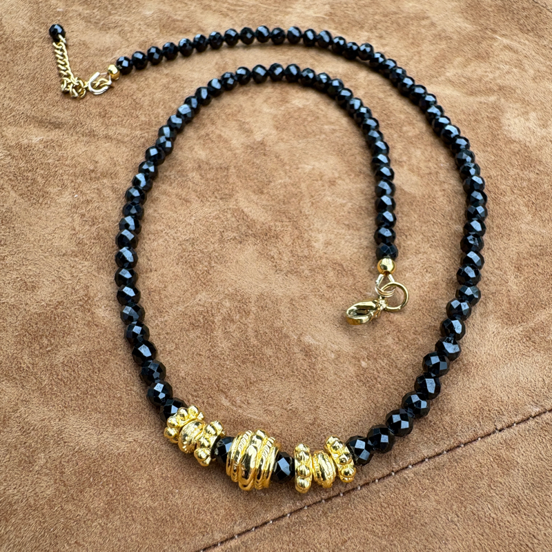 Collier le Compagnon - 7 pierres pour 7 énergies Collier le Compagnon - 7 pierres pour 7 énergies – Image 7