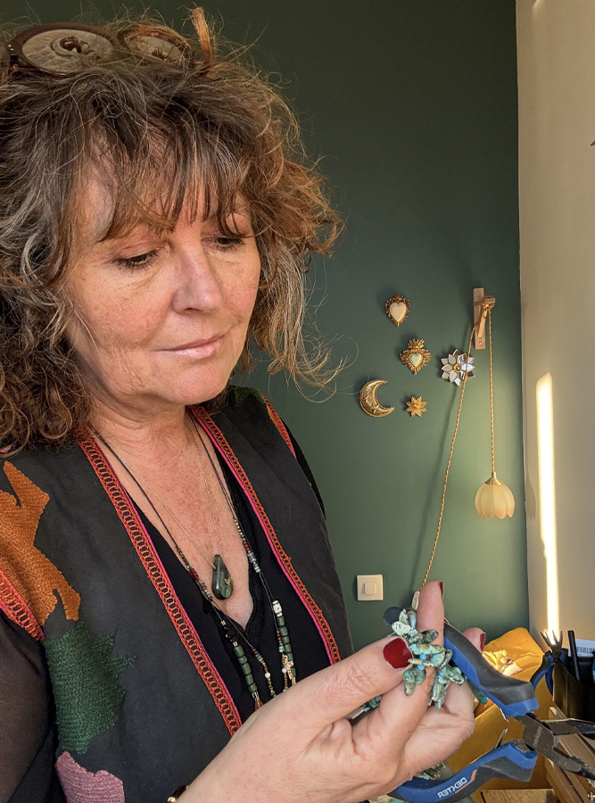 pierres bijoux pays basque isabelle dumergue portrait 2026