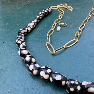 Collier noir et blanc