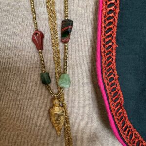Pierres Bijoux Pays Basque - L'Apprentie Sautoir Talisman et cailloux