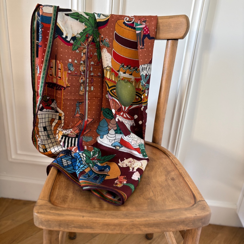 Grand foulard Soie et Laine - Le Gâteau 110 x 110 cm Grand foulard Soie et Laine - Le Gâteau 110 x 110 cm