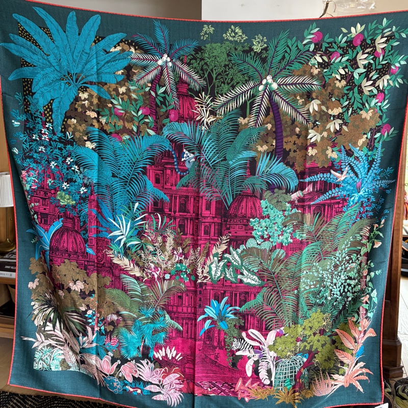 Grand foulard Soie et Laine - Le Palais 110 x 110 cm Grand foulard Soie et Laine - Le Palais 110 x 110 cm – Image 4