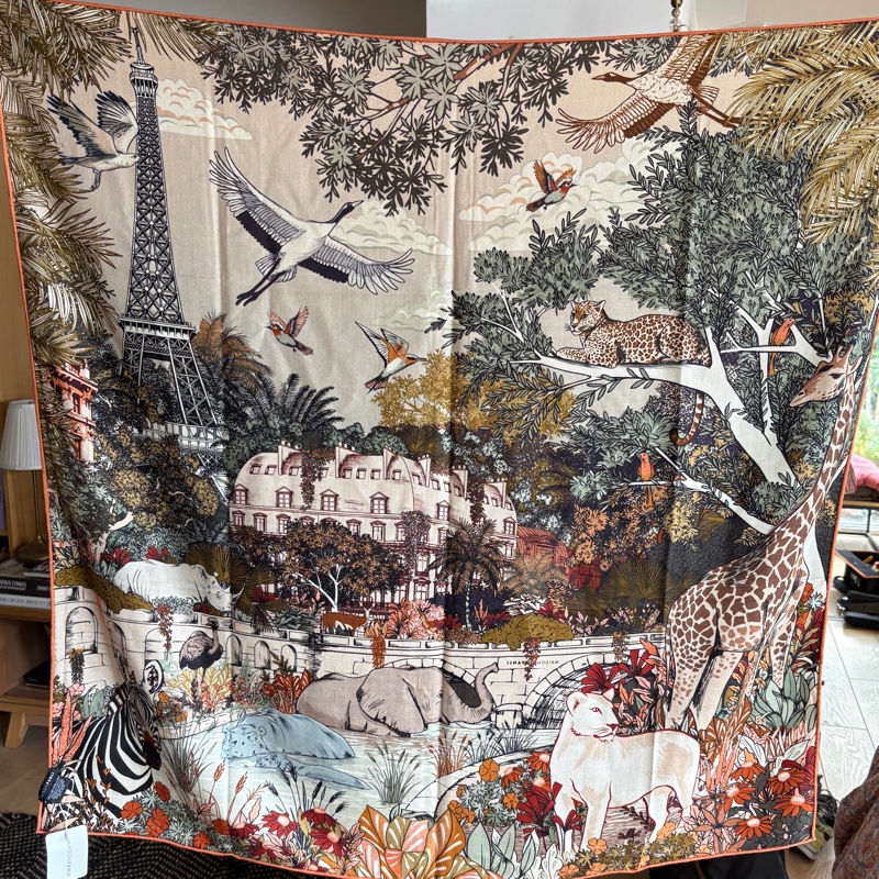 Grand foulard Soie et Laine - Paris Jungle 110 x 110 cm Grand foulard Soie et Laine - Paris Jungle 110 x 110 cm – Image 3