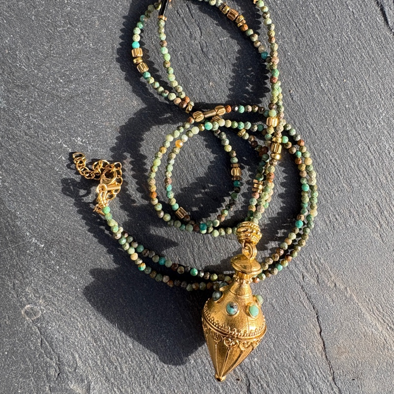Sautoir turquoises africaines et pendule Sautoir turquoises africaines et pendule
